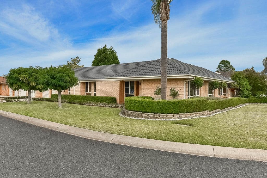 3 Dominish Crescent, Camden South - Image 1