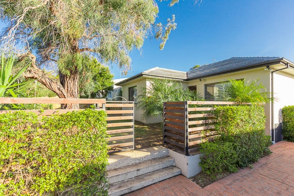 90 Leawarra Avenue, Barrack Heights - Image 1