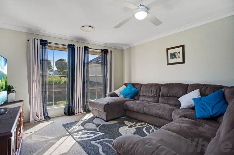 13 Peregrine Close, Aberglasslyn - Thumbnail 5