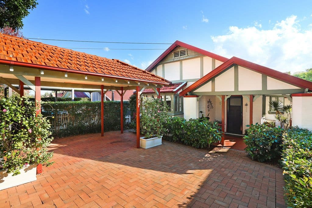 12 Windsor Road, Willoughby - Image 1