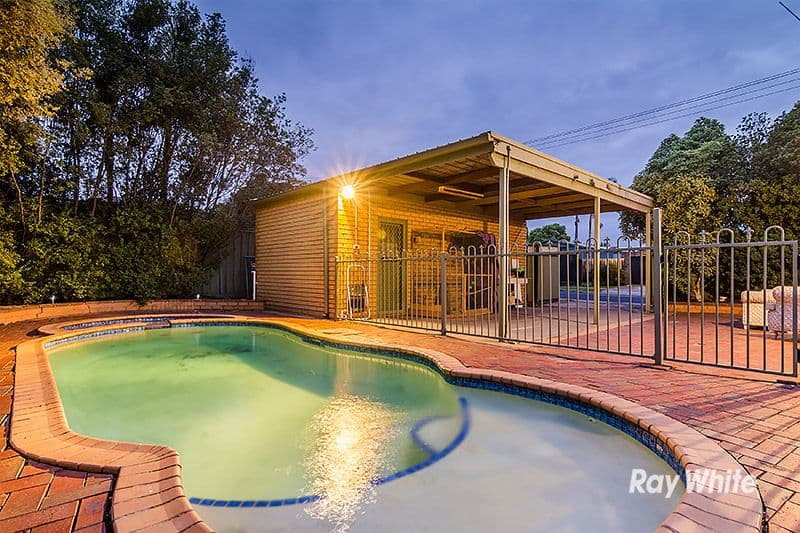 18 Clairmont Avenue, Cranbourne VIC 3977, Cranbourne - Thumbnail 2
