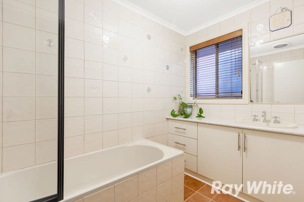 6 Bluestone Court, South Morang VIC 3752, South Morang - Thumbnail 7