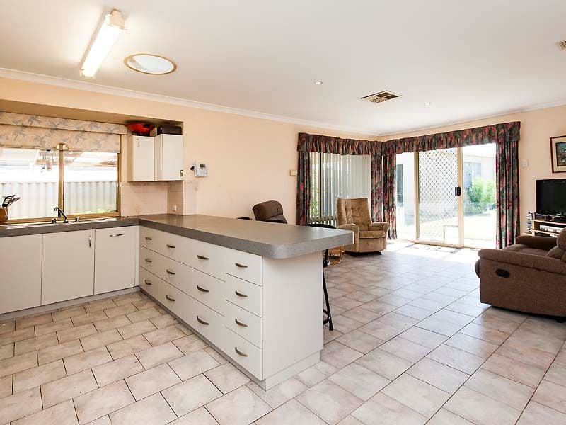 54 Bondi Crescent, Warnbro WA 6169, Warnbro - Thumbnail 8
