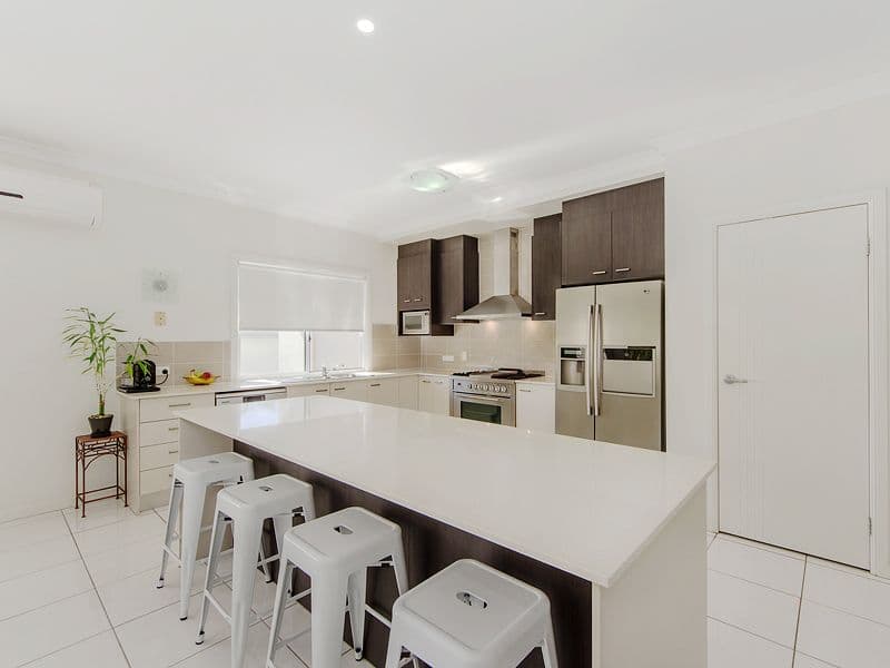 37 Castlereagh Close, Pacific Pines QLD 4211, Pacific Pines - Thumbnail 2