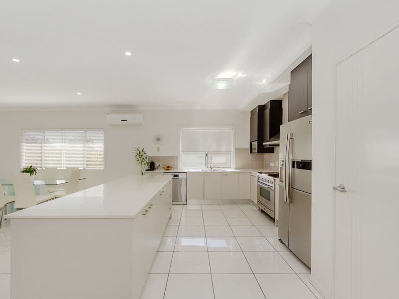 37 Castlereagh Close, Pacific Pines QLD 4211, Pacific Pines - Thumbnail 3