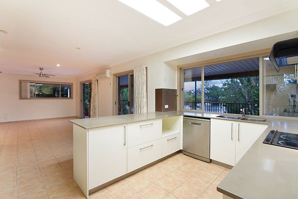 19 Long Island Court, Mermaid Waters QLD 4218, Mermaid Waters - Thumbnail 6