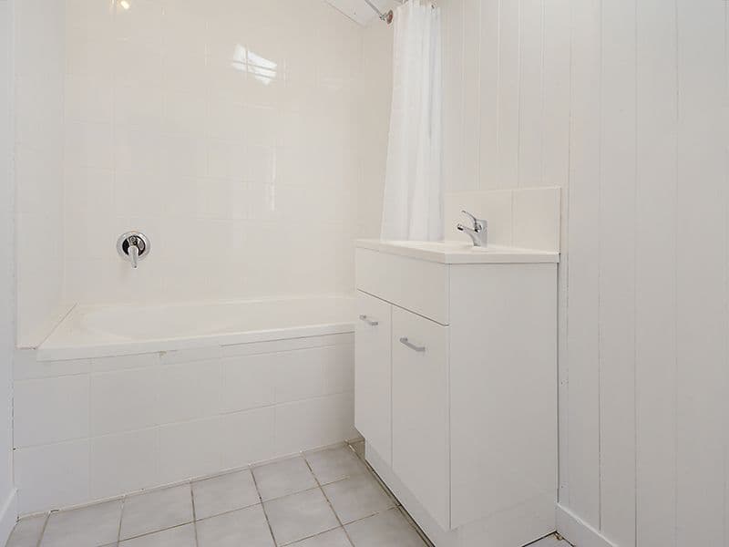 11 Bradley Avenue, Kedron QLD 4031, Kedron - Thumbnail 6