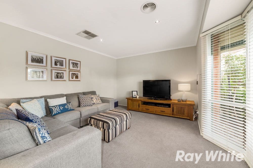 6 Grady Close, Mill Park VIC 3082, Mill Park - Thumbnail 3
