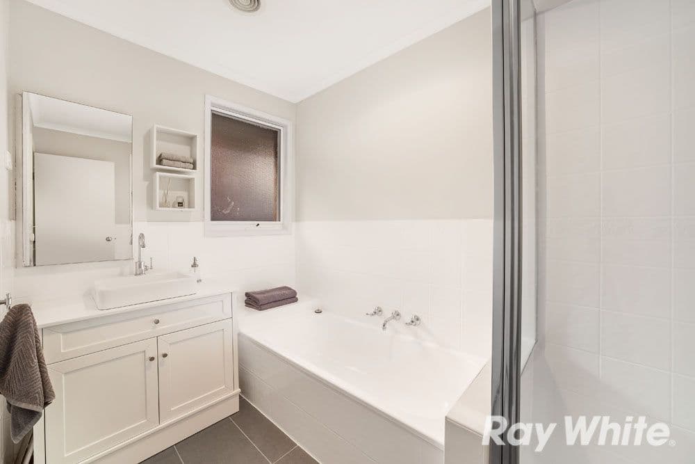 6 Grady Close, Mill Park VIC 3082, Mill Park - Thumbnail 7