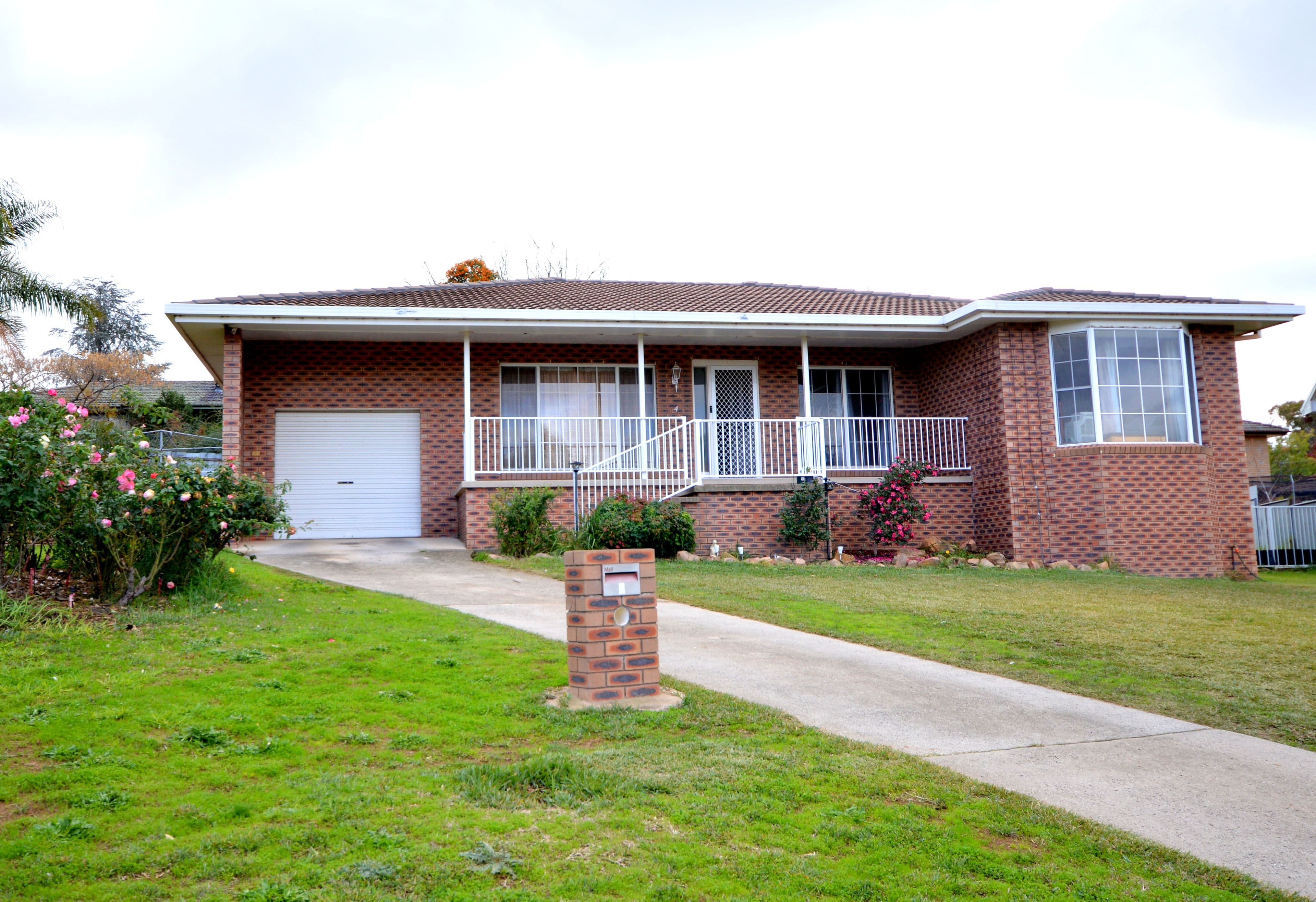 4 Sidlowe Place, Cowra - Image 1