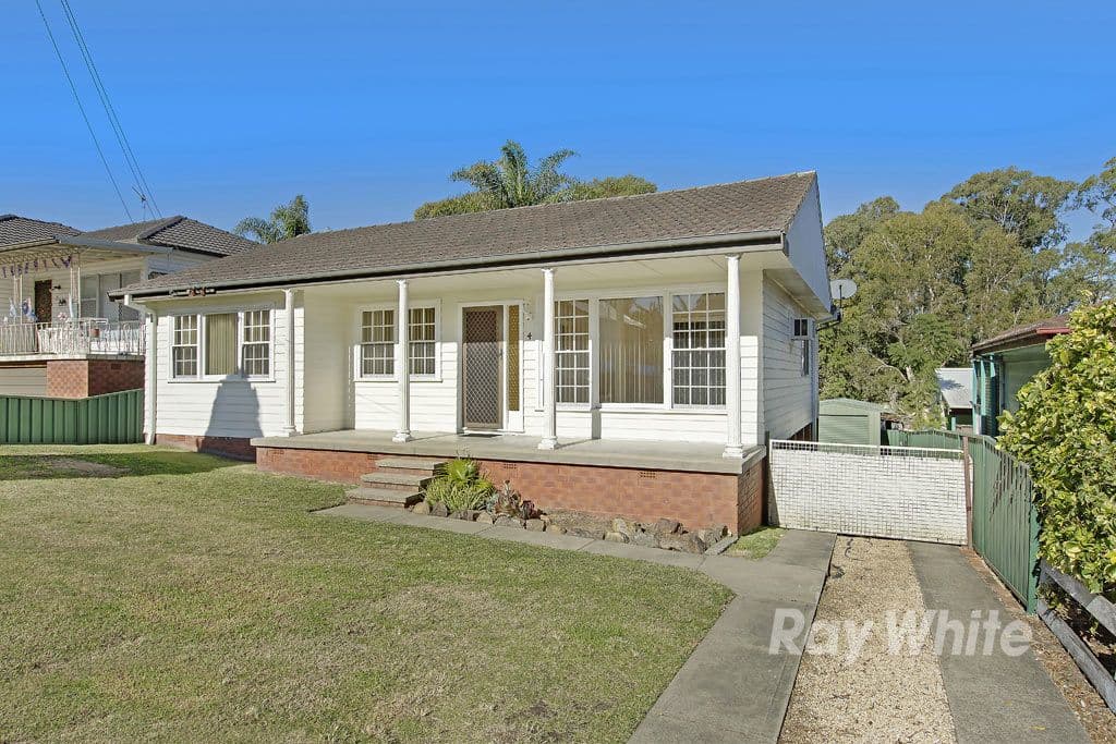 4 Macquarie Road, Fennell Bay - Image 1