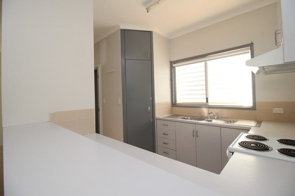 7 Maguire Place, Emerald QLD 4720, Emerald - Thumbnail 4