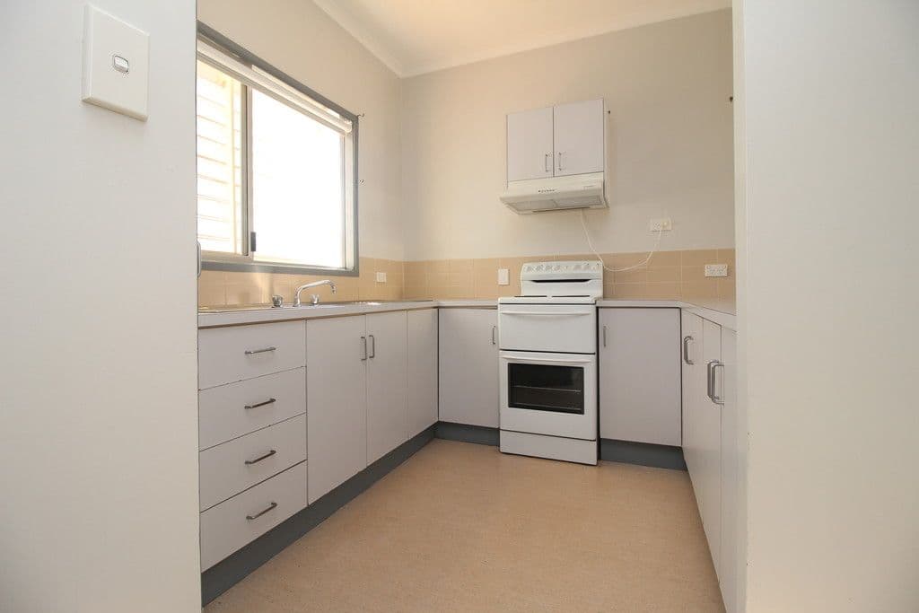 7 Maguire Place, Emerald QLD 4720, Emerald - Thumbnail 5