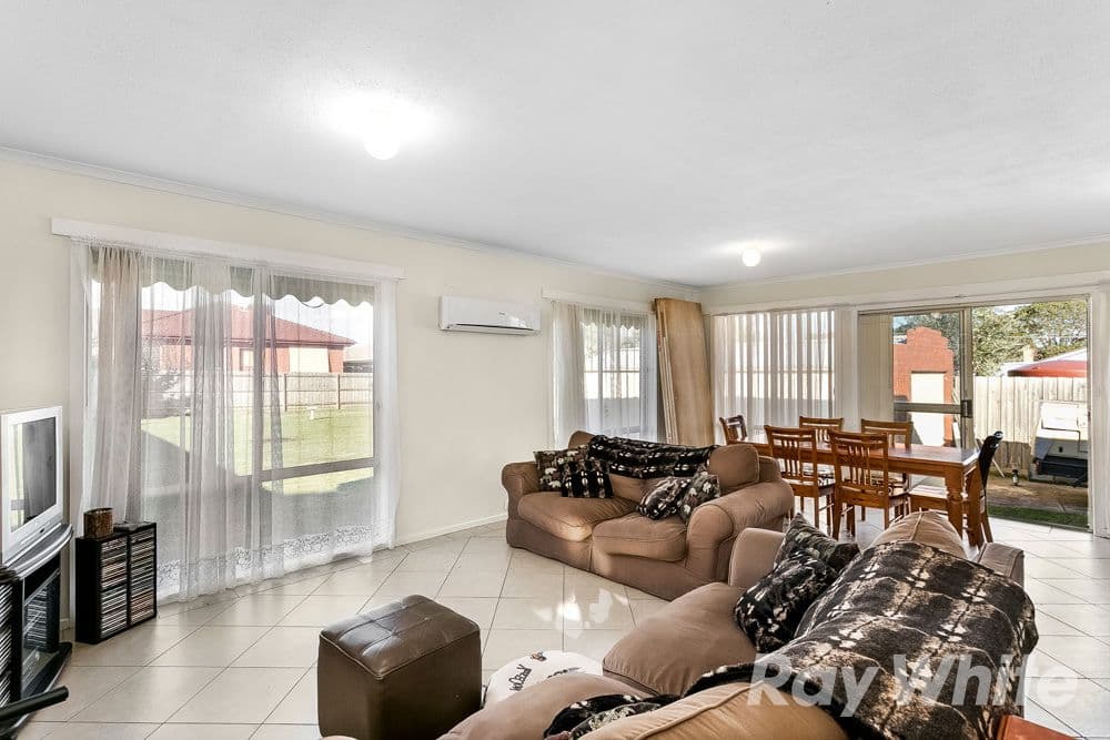 4 Crocus Crescent, Glen Waverley VIC 3150, Glen Waverley - Thumbnail 3