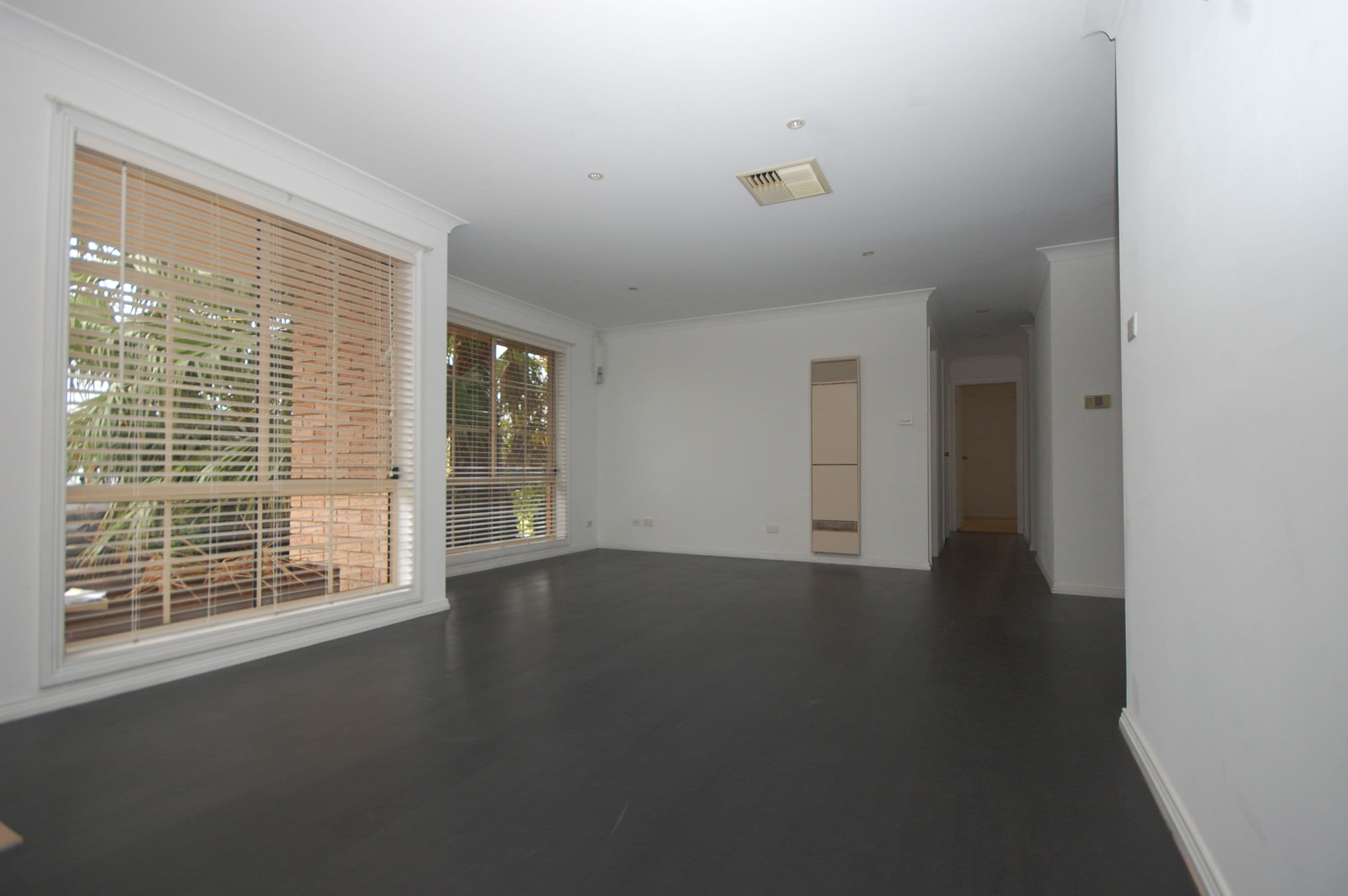 6 Graves Place, Griffith - Thumbnail 3