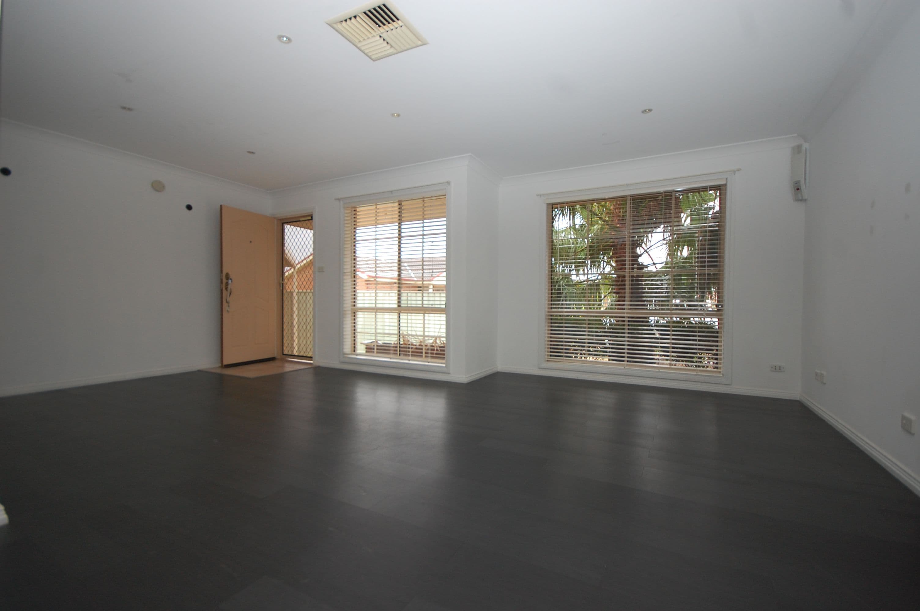 6 Graves Place, Griffith - Thumbnail 2