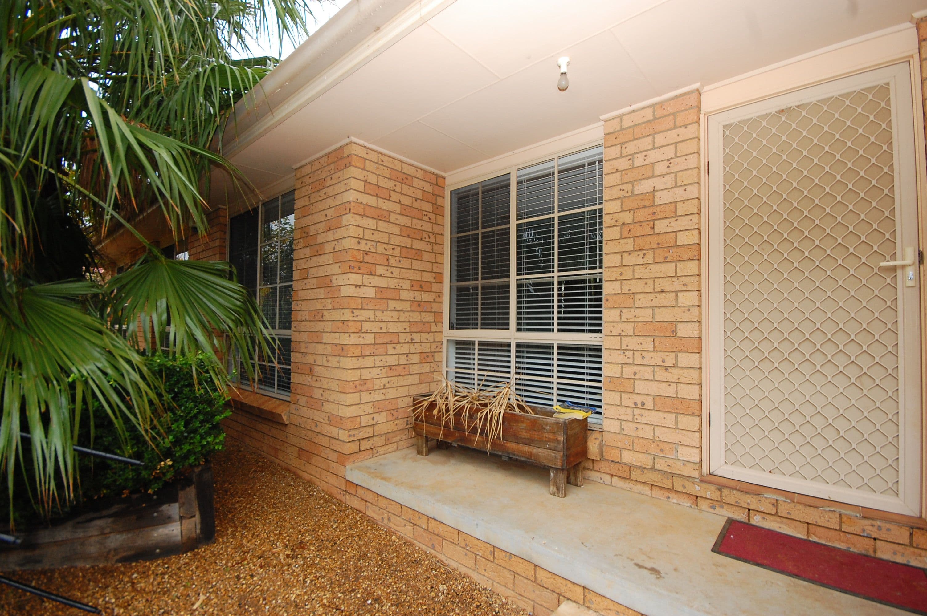 6 Graves Place, Griffith - Image 1