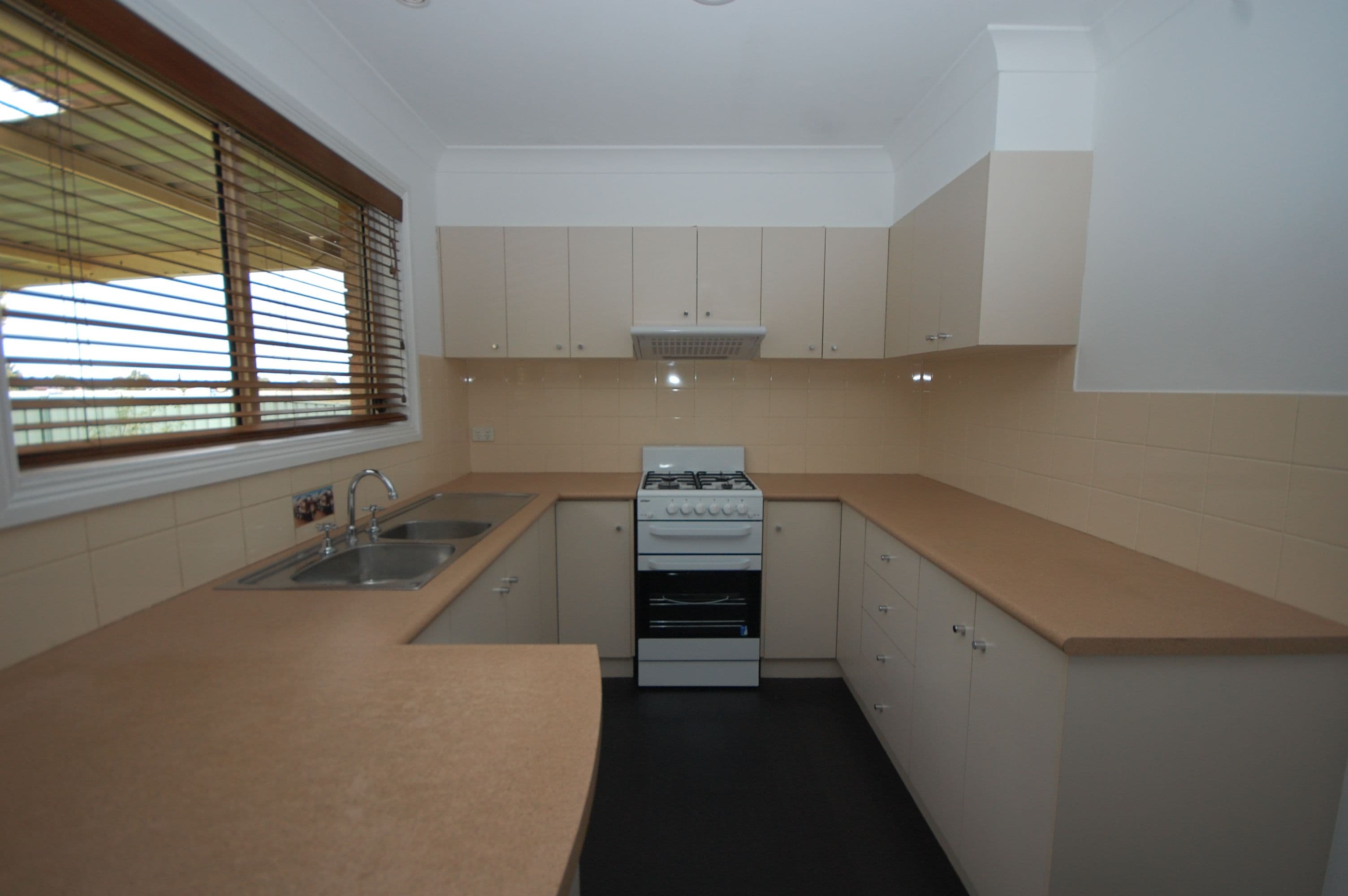 6 Graves Place, Griffith - Thumbnail 4