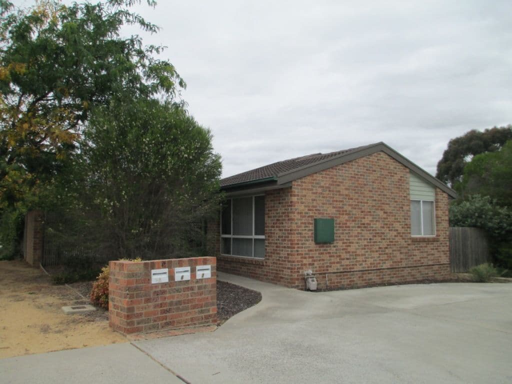 4/7 John Young Crescent, GREENWAY ACT 2900, Greenway - Image 1
