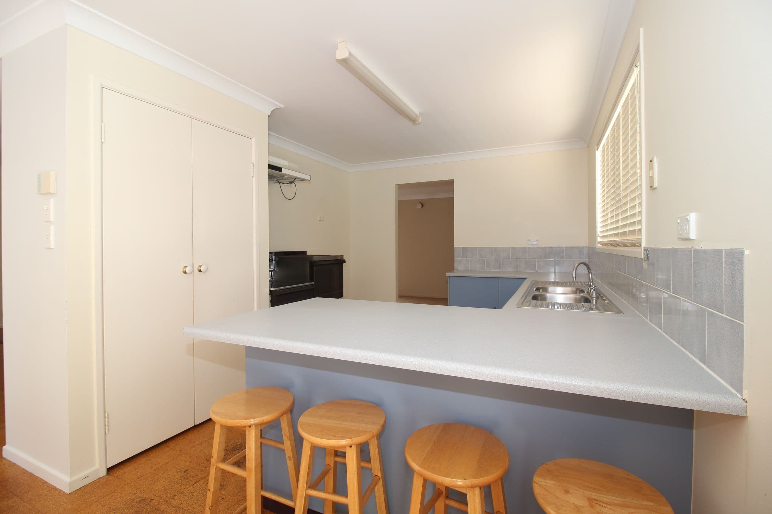 5 Gilbert Place, Emerald QLD 4720, Emerald - Thumbnail 4