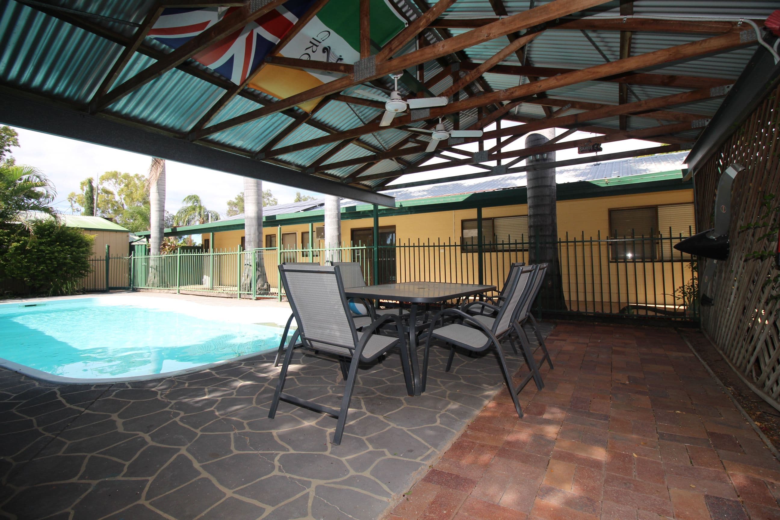 5 Gilbert Place, Emerald QLD 4720, Emerald - Thumbnail 2