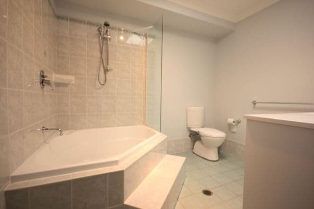 16 Stowe Avenue, CAMPBELLTOWN NSW 2560, Campbelltown - Thumbnail 6