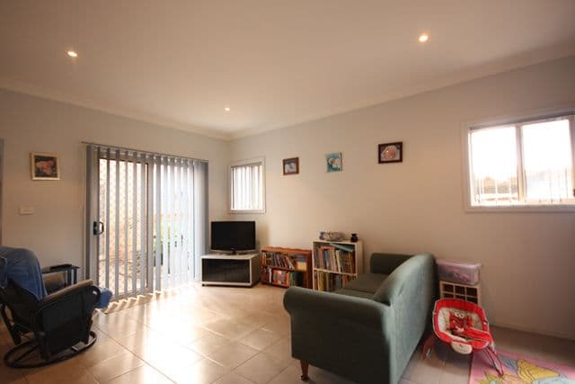 16 Stowe Avenue, CAMPBELLTOWN NSW 2560, Campbelltown - Thumbnail 2