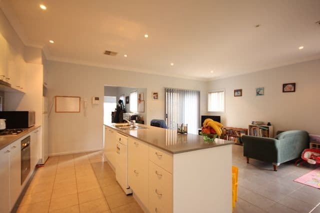 16 Stowe Avenue, CAMPBELLTOWN NSW 2560, Campbelltown - Thumbnail 3