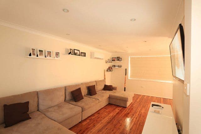 10 Madang Place, GLENFIELD NSW 2167, Glenfield - Thumbnail 2