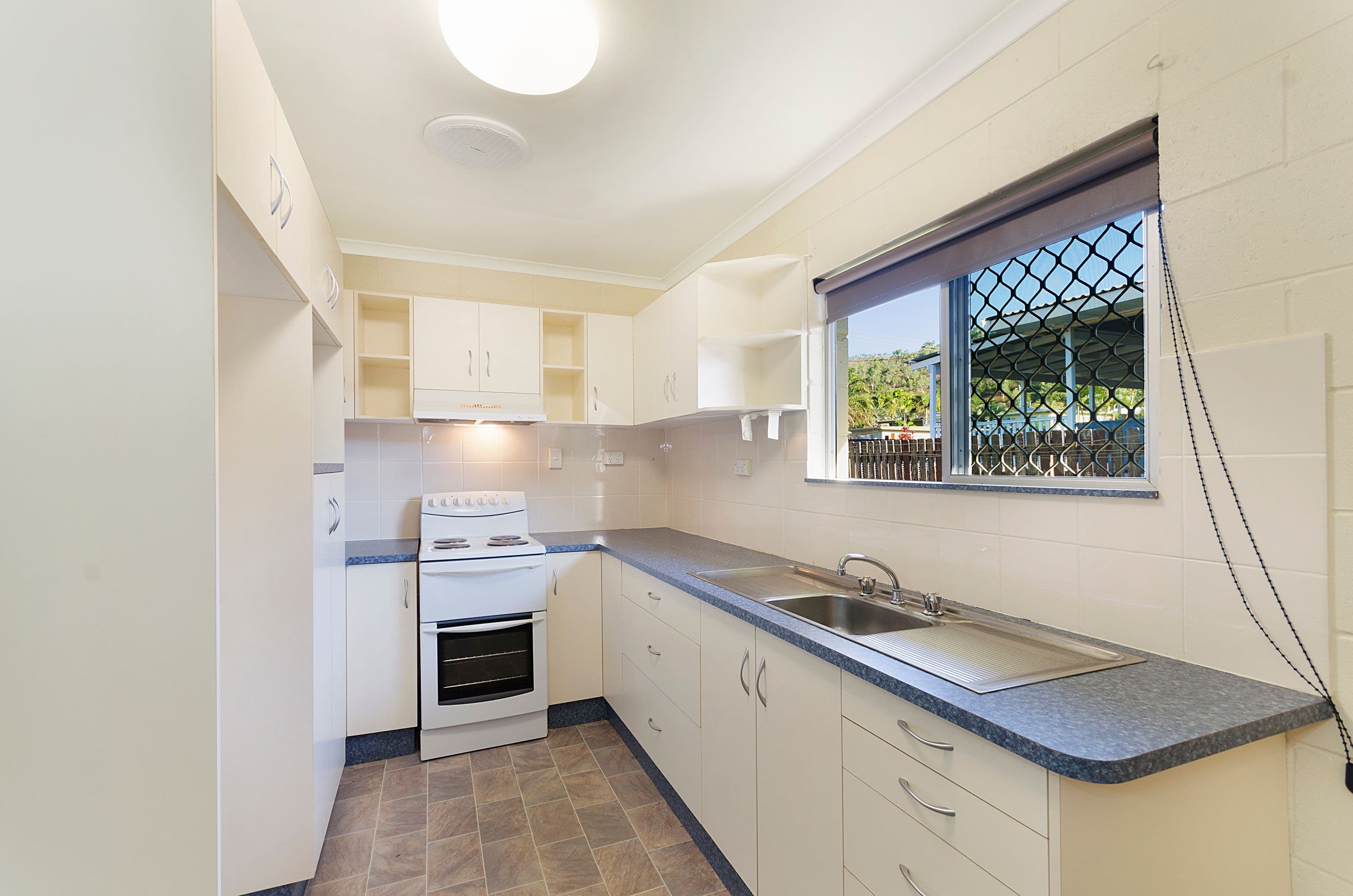 27 Wright Street, Wulguru QLD 4811, Wulguru - Thumbnail 2
