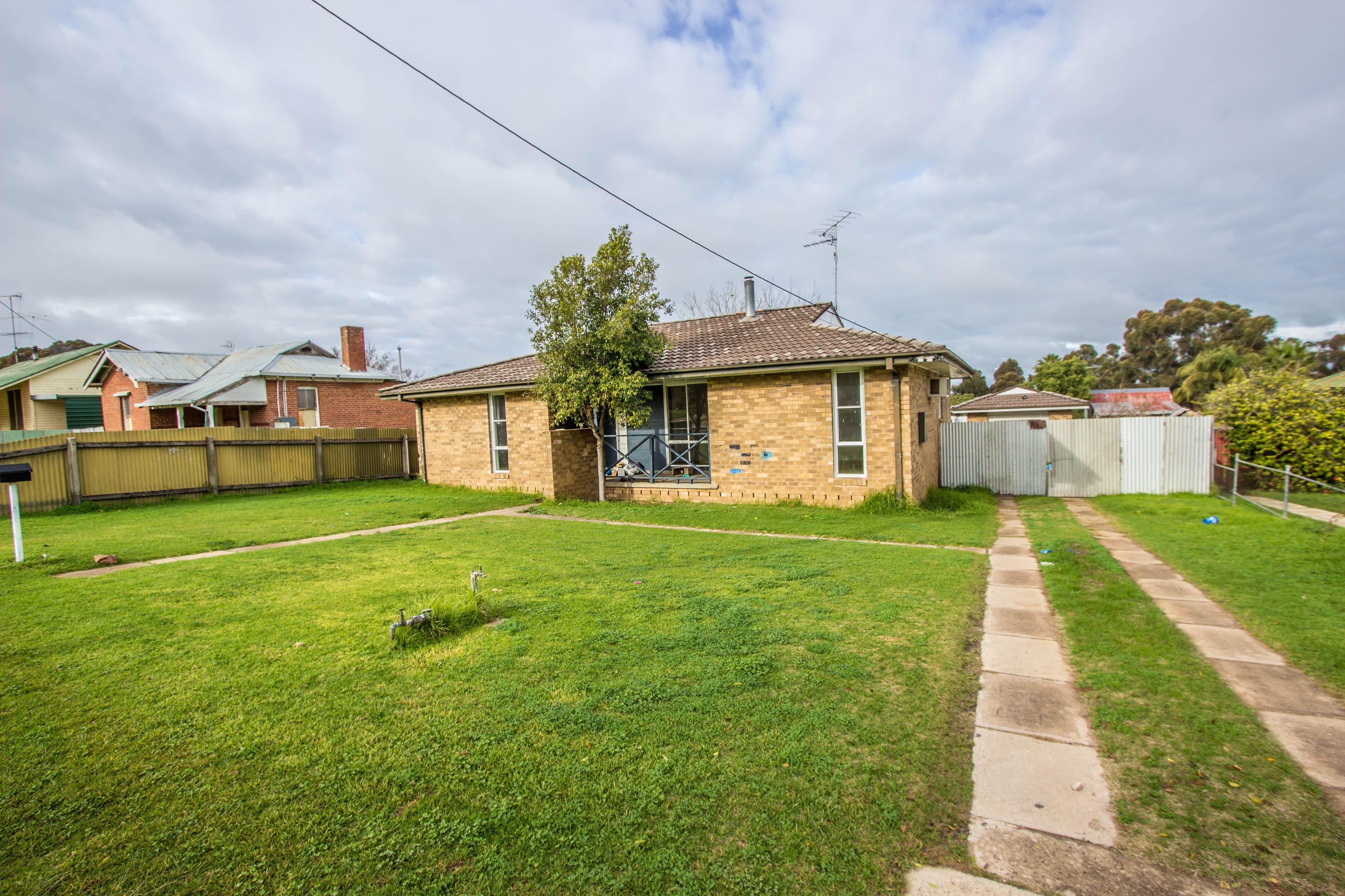 8 Frank Street, Narrandera - Image 1