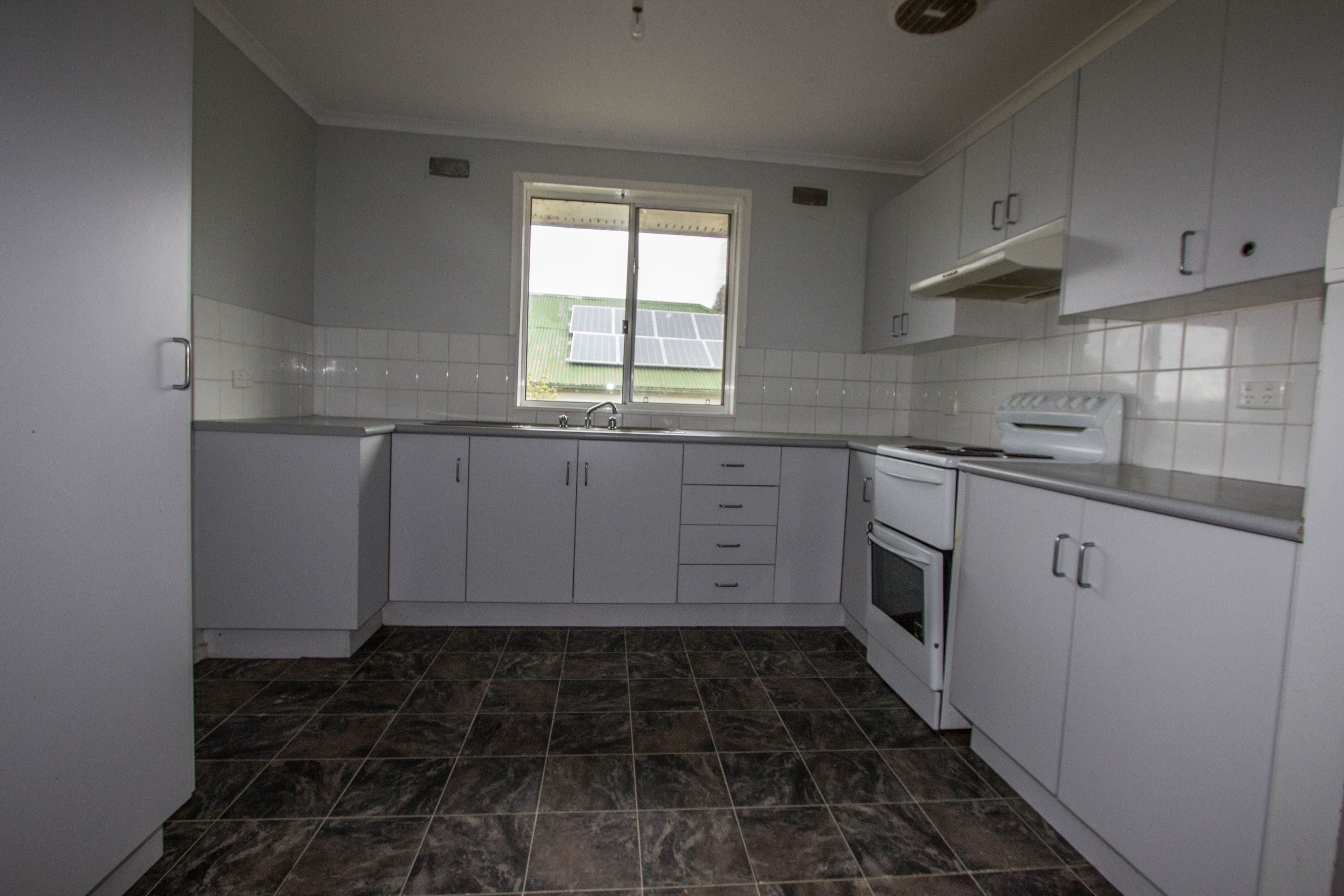 8 Frank Street, Narrandera - Thumbnail 4