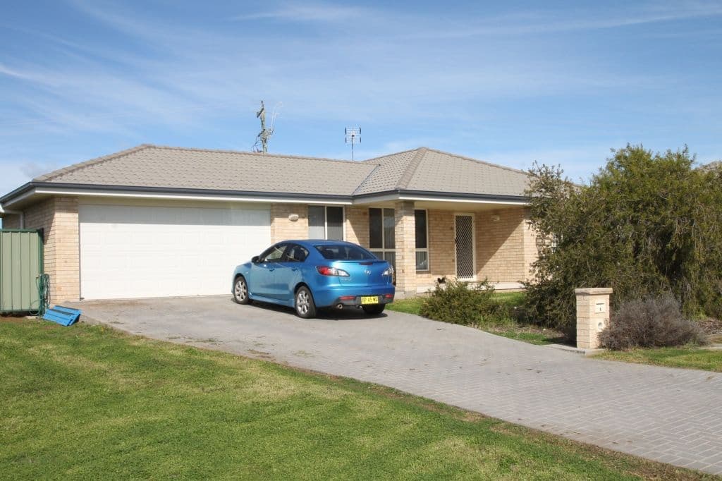 6 Peter Coote Street, Quirindi - Image 1