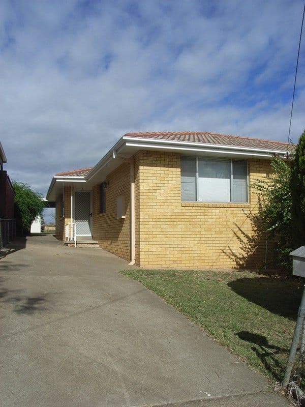 2/5 Yarmouth Parade, Tamworth NSW 2340, Tamworth - Image 1