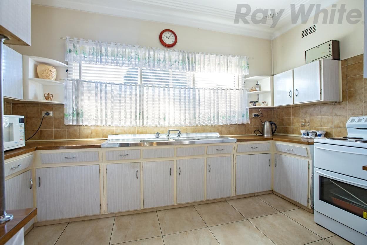 8 Lismore Close, Bossley Park - Thumbnail 3