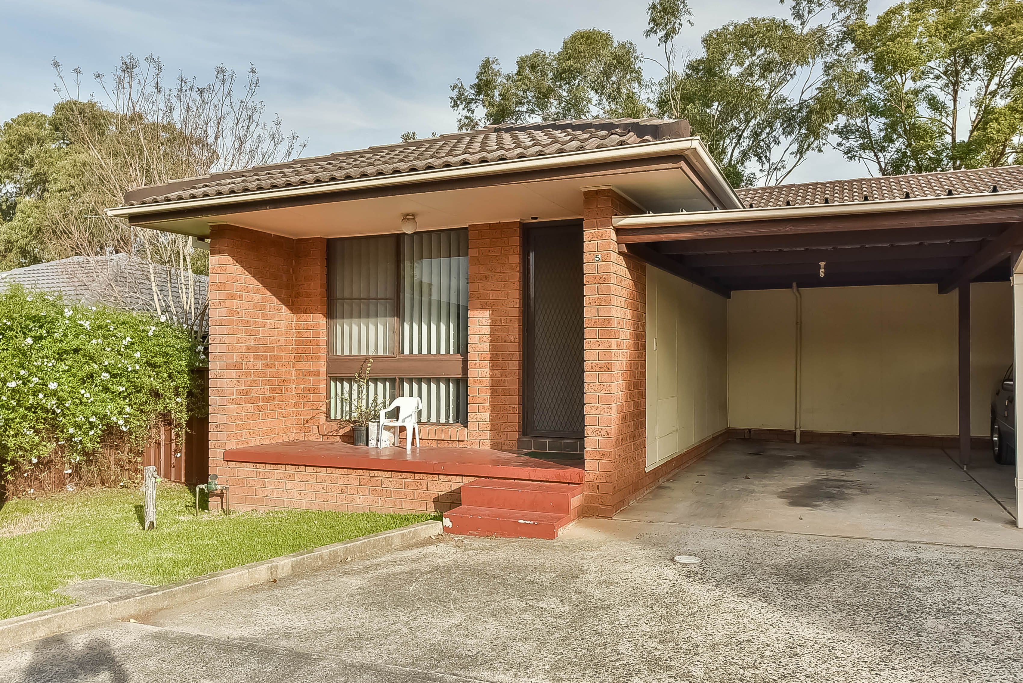 77 Parliament Road, Macquarie Fields NSW 2564, Macquarie Fields - Image 1