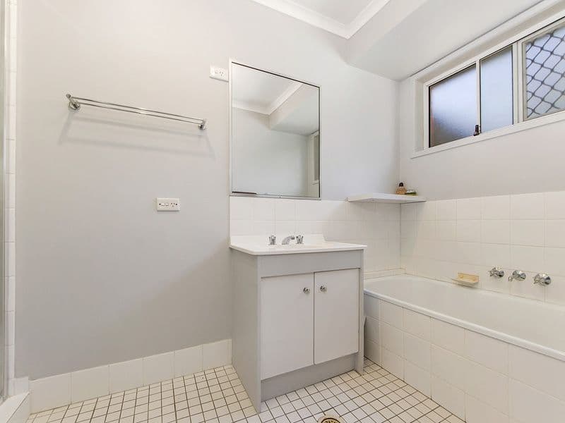 24 Chaplin Crescent, Oxenford QLD 4210, Oxenford - Thumbnail 8