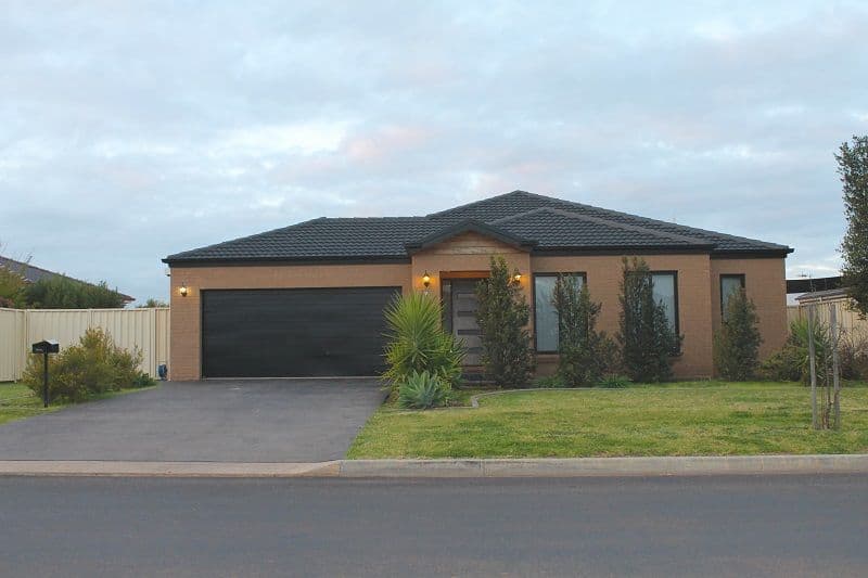 1/2 Pilar Court, MOLENDINAR QLD 4214, Molendinar - Image 1