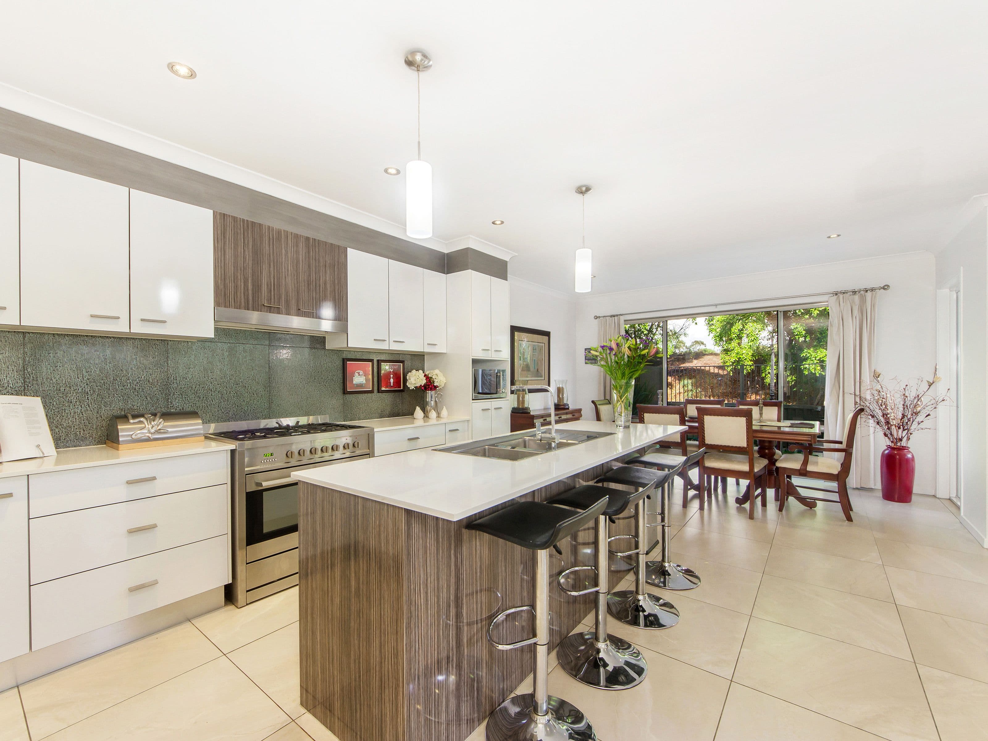  32 Compass Drive, Biggera Waters QLD 4216, Biggera Waters - Thumbnail 4