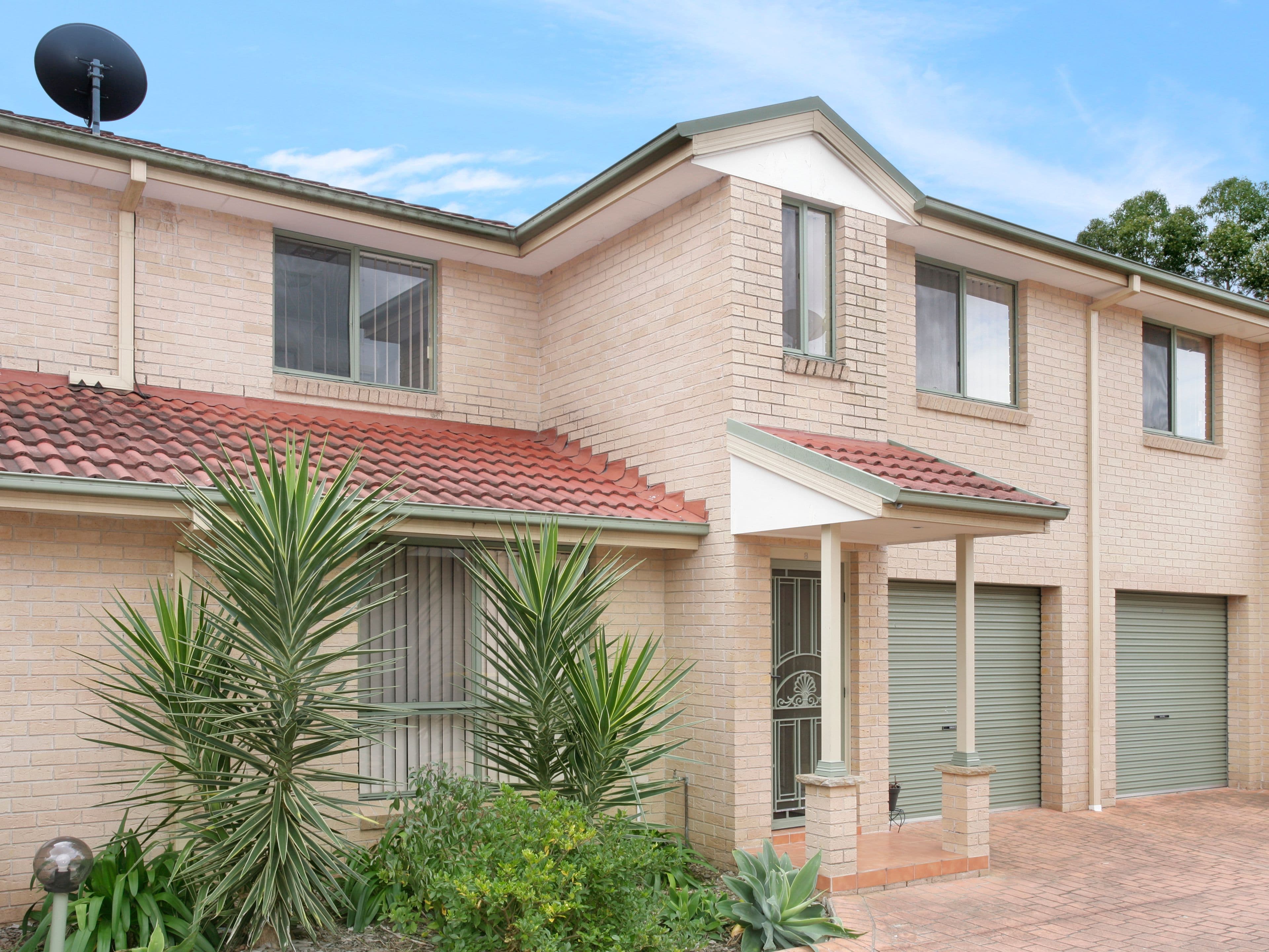 27 Napier Avenue, Lurnea - Image 1
