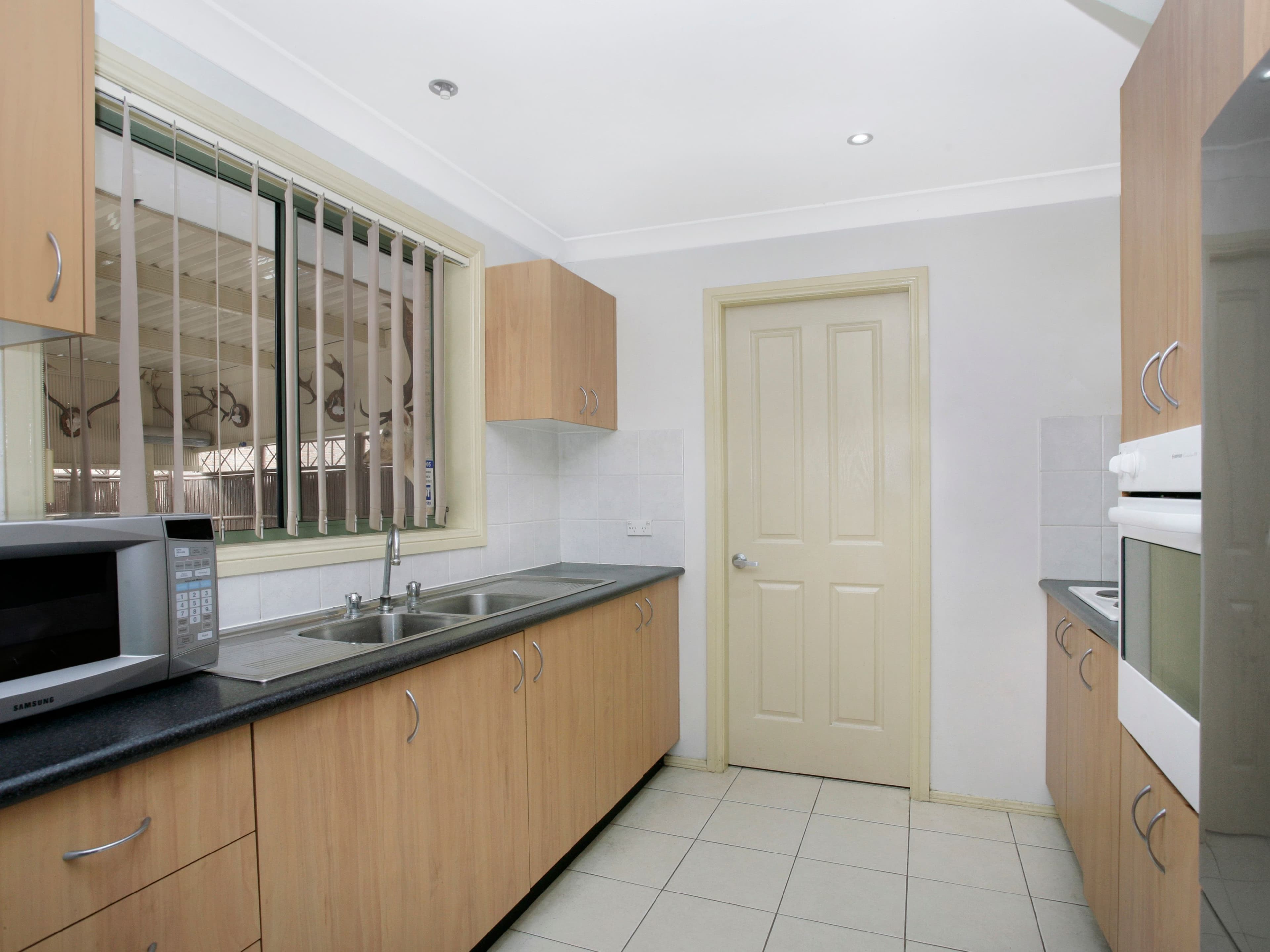 27 Napier Avenue, Lurnea - Thumbnail 3