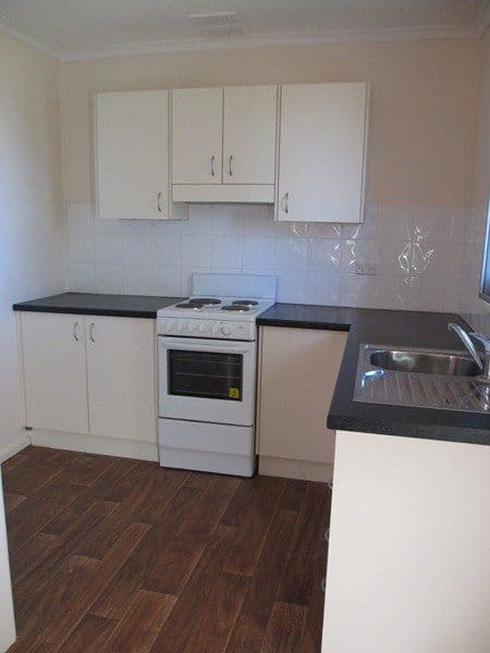 32 Cedar Crescent, Forbes - Thumbnail 2