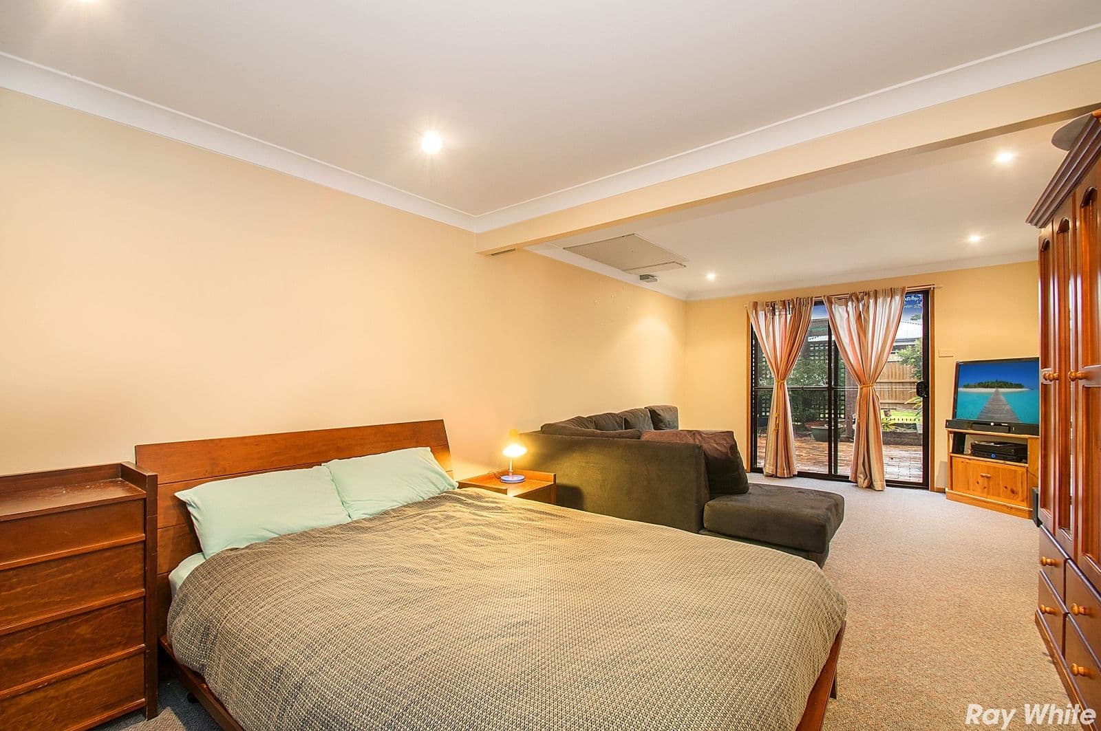 37 Andrew Thompson Drive
McGraths Hill 2756, New South Wales, McGraths Hill - Thumbnail 7