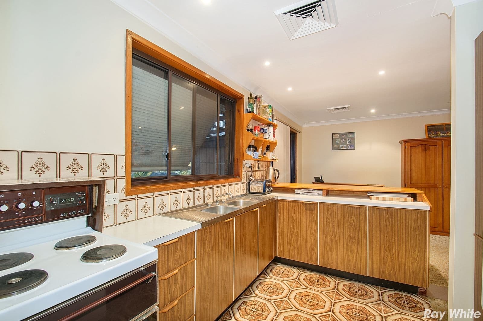 37 Andrew Thompson Drive
McGraths Hill 2756, New South Wales, McGraths Hill - Thumbnail 4