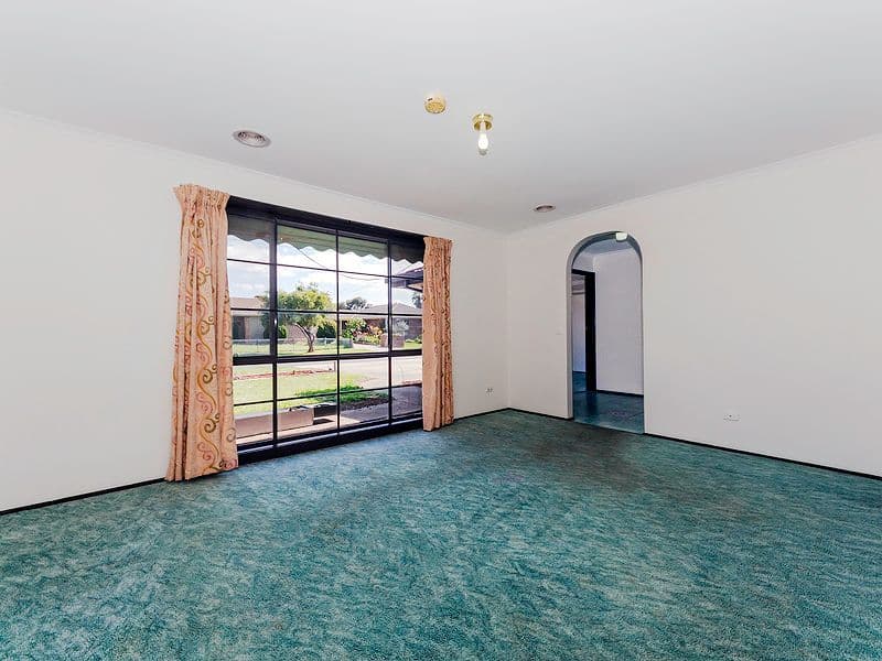 4 Lorikeet Court, Werribee VIC 3030, Werribee - Thumbnail 3