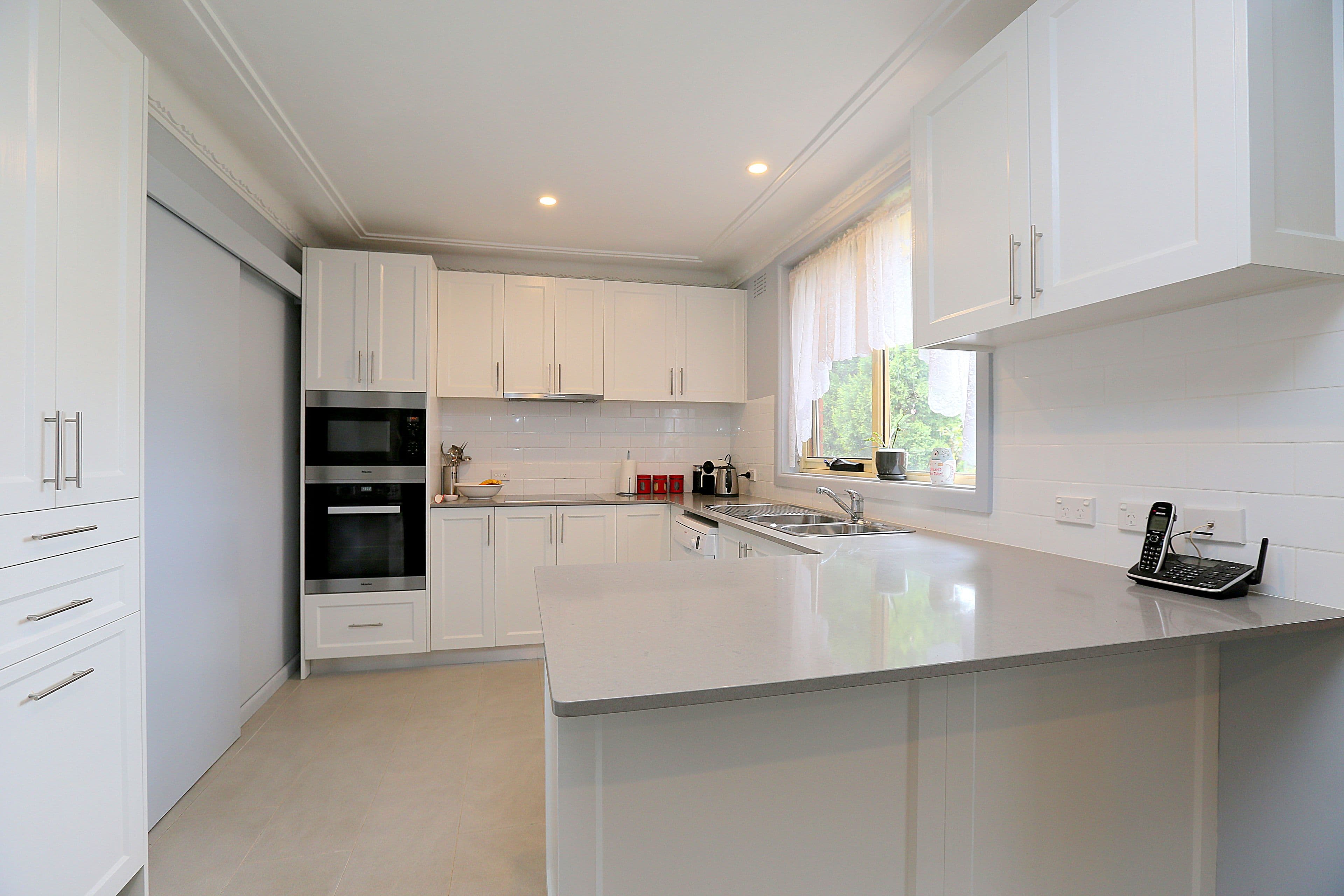 75 Caroline Crescent, Georges Hall - Thumbnail 3