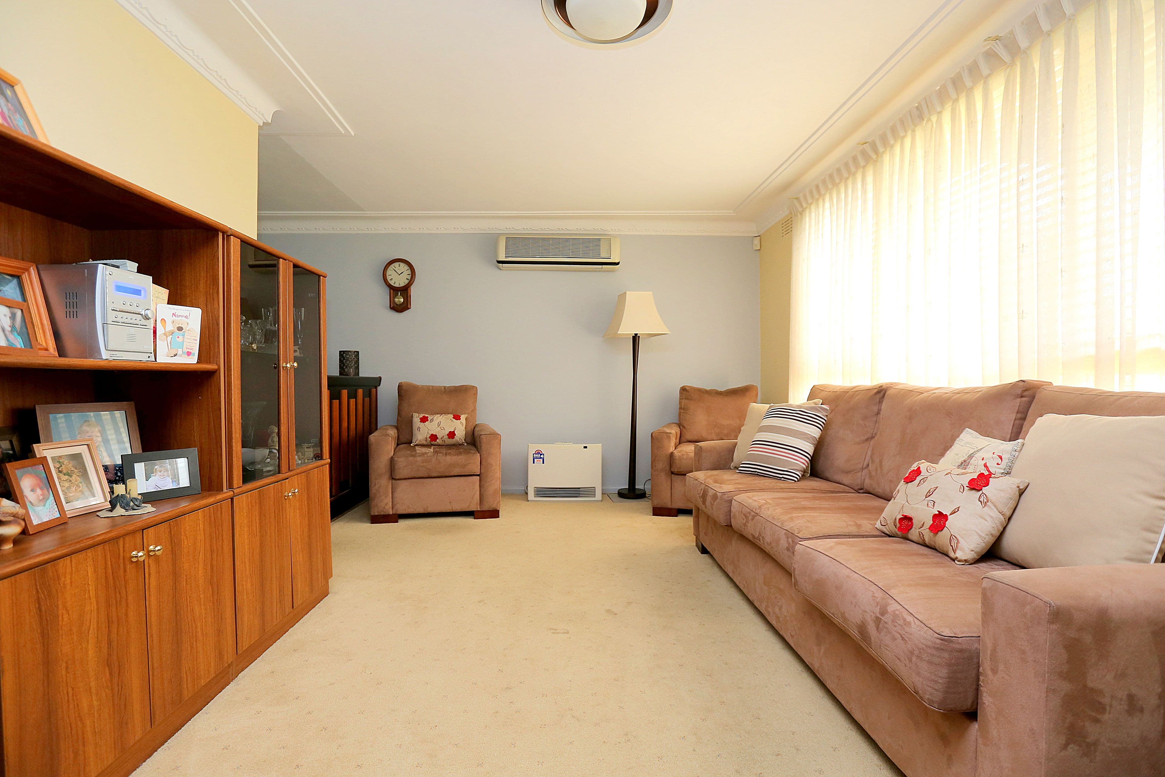 75 Caroline Crescent, Georges Hall - Thumbnail 2