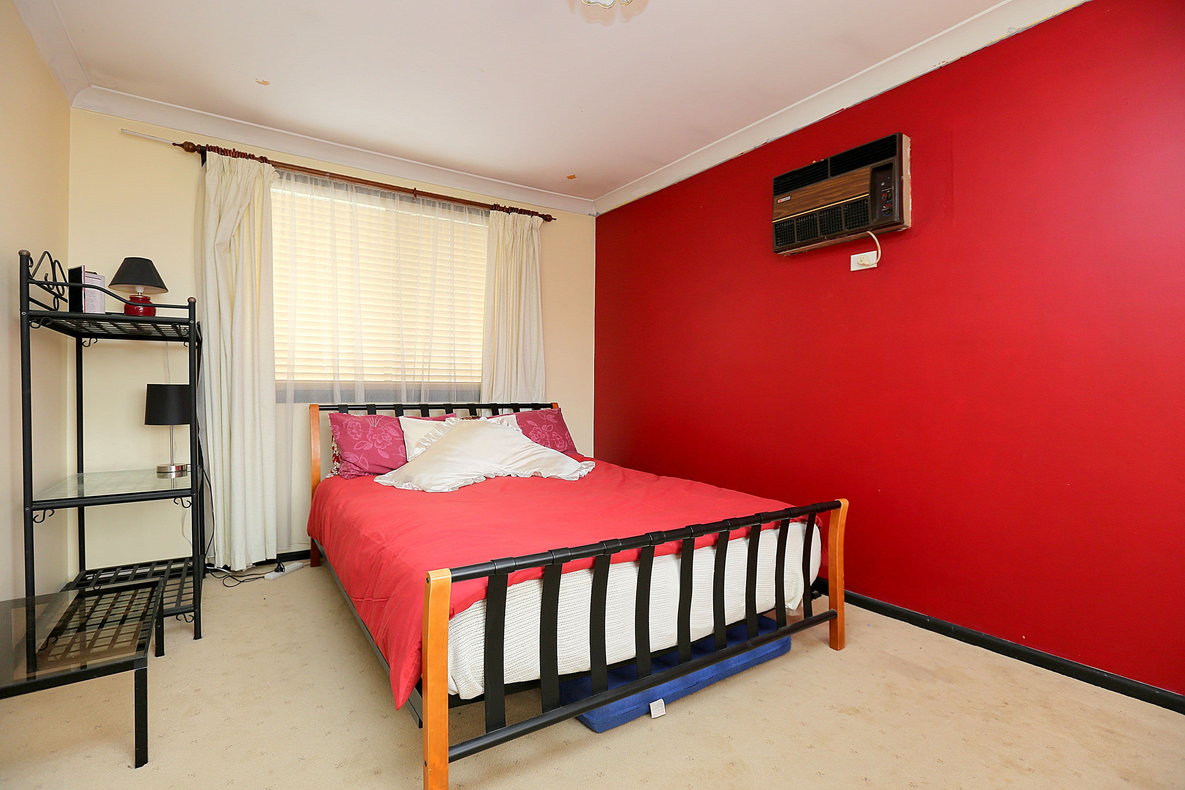 75 Caroline Crescent, Georges Hall - Thumbnail 6