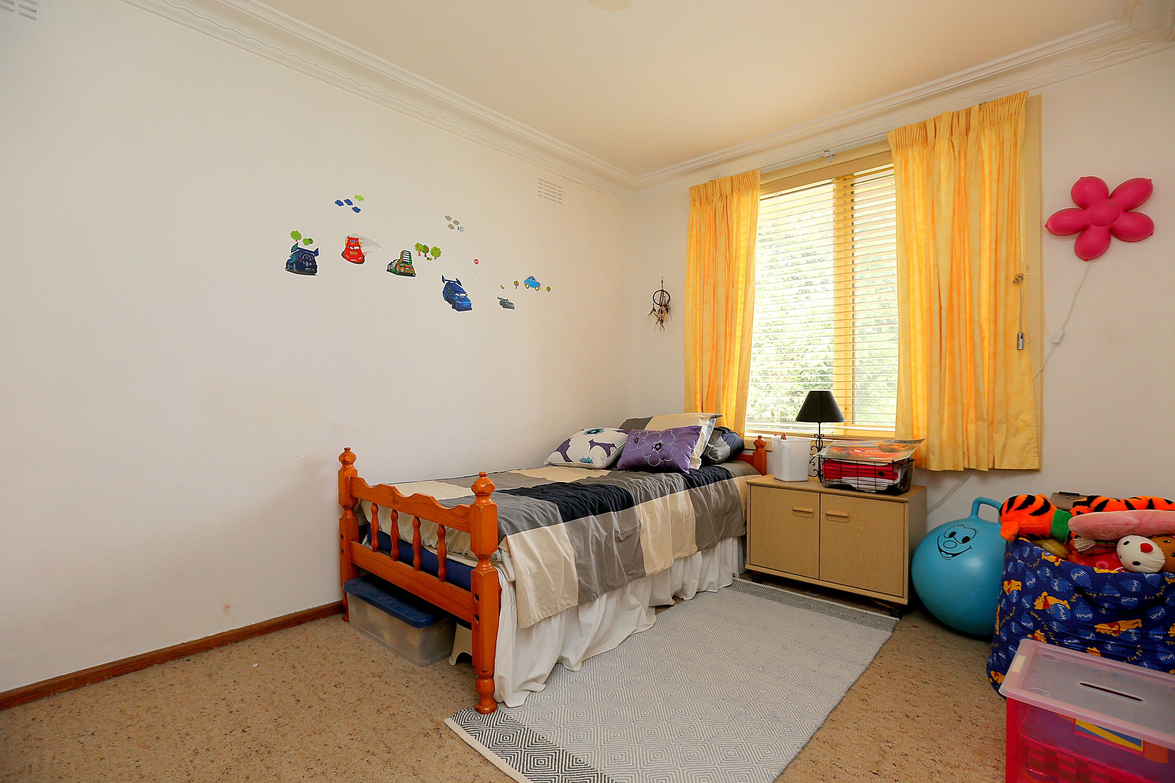 75 Caroline Crescent, Georges Hall - Thumbnail 7