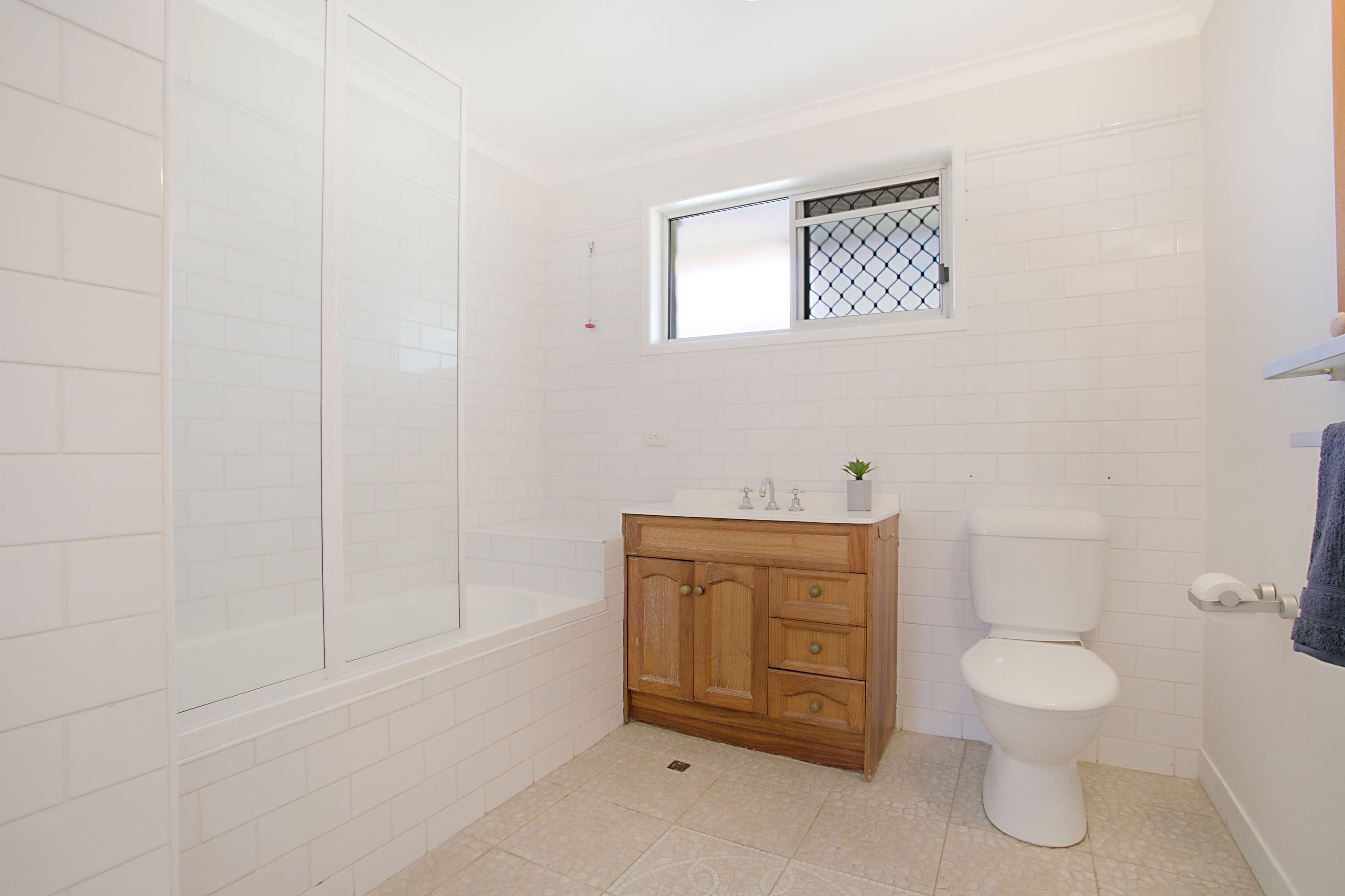 4 Logan Avenue, Miami QLD 4220, Miami - Thumbnail 7